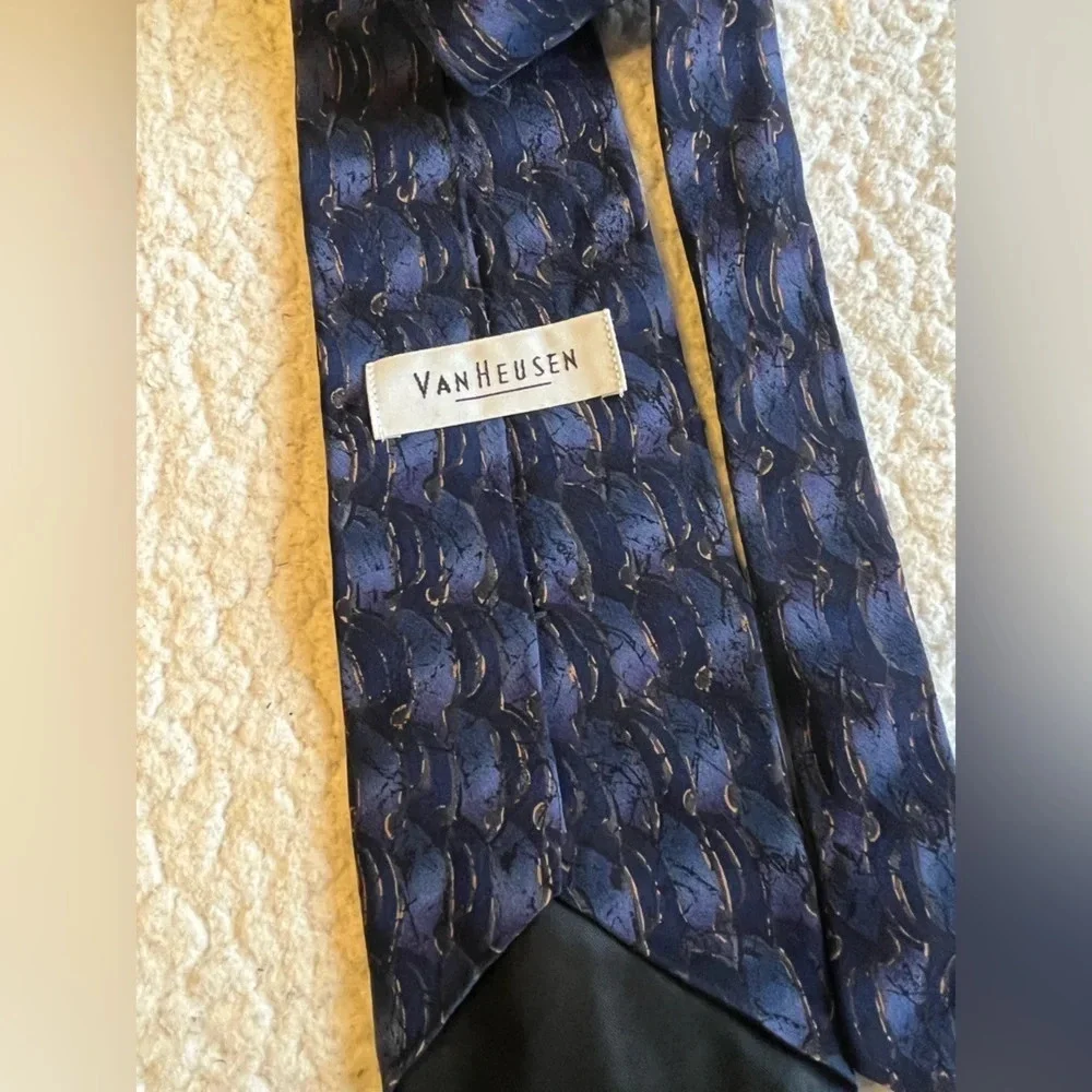 Van Heusen 100% silk tie, blue